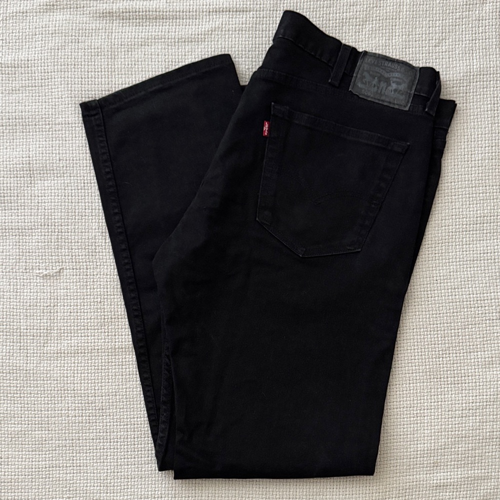 EUC Levi's Men's 505 Black Straight Jeans